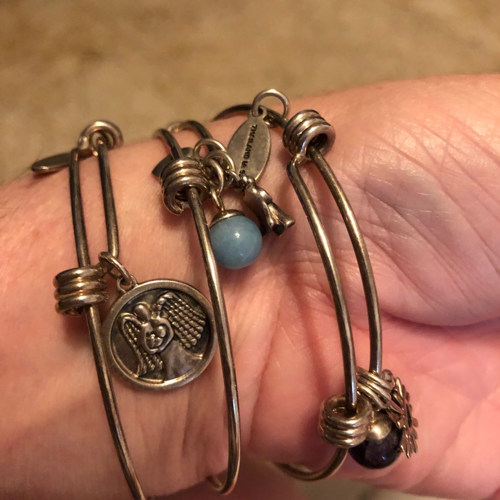 Need to be cleaned never use sterling silver - Picture 3 of 3